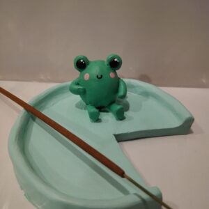 knickknack_green_frog_insense_stand_1